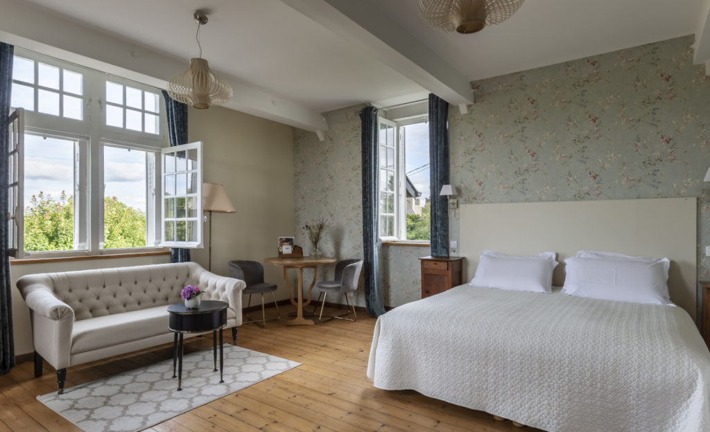 masterbedroom bed and breakfast calme repos baie mont saint michel